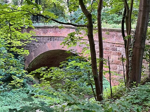 Von Erinnerungsorten und Waldwegen